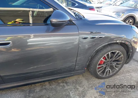 2023 Maserati Grecale Modena z USA, uszkodzony, nr VIN ZN682AVM7P7438447